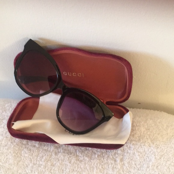 Gucci sunglasses black frames - Picture 1 of 1